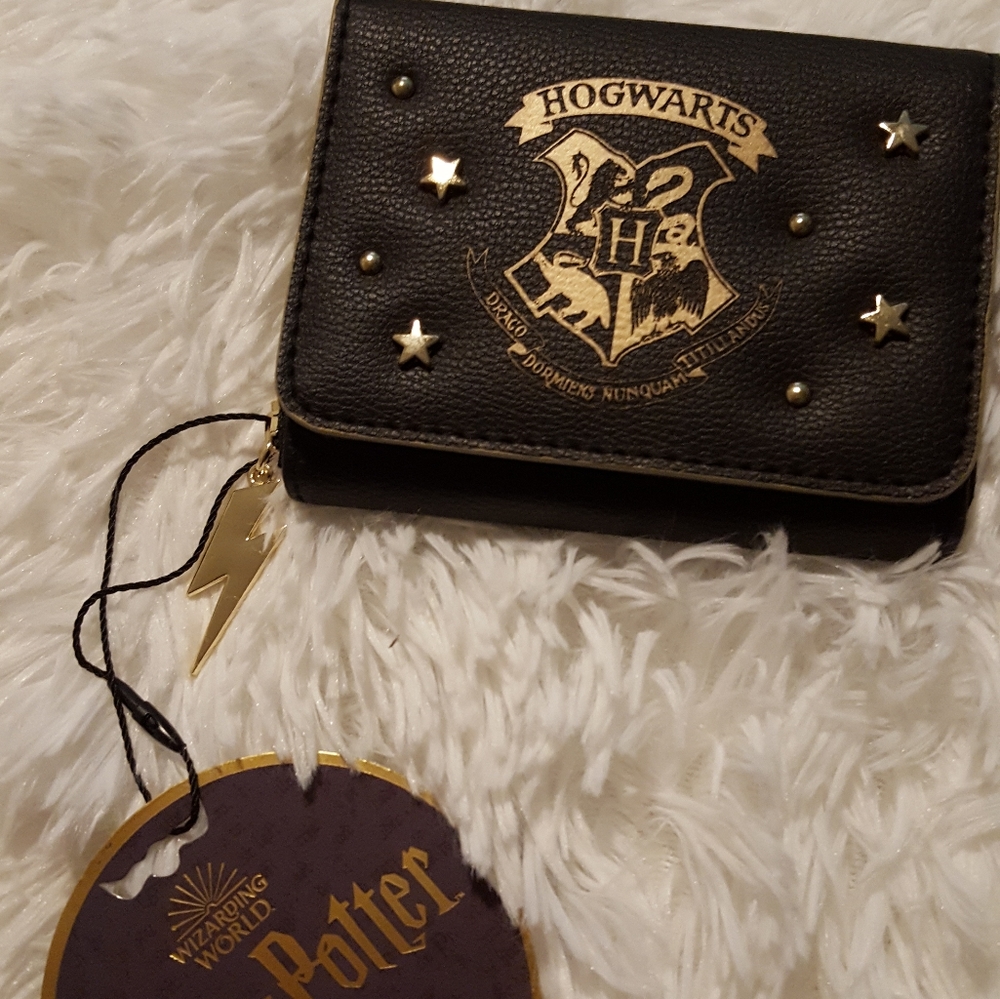 Hogwarts Fanny Pack & Wallet ( free gift) - Picture 9 of 12